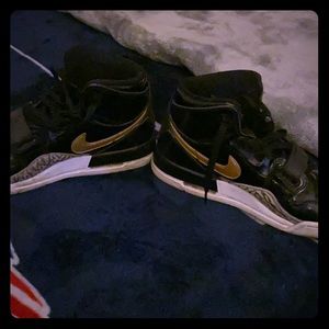 I’m selling Nike airs size 7 youth